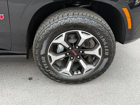 New 2026 GMC Yukon AT4 Ultimate w/ LPO, Illumination Package image 12