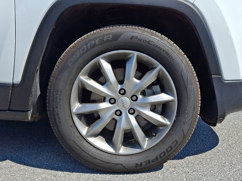 Used 2018 Jeep Cherokee Limited AWD/4WD image 9