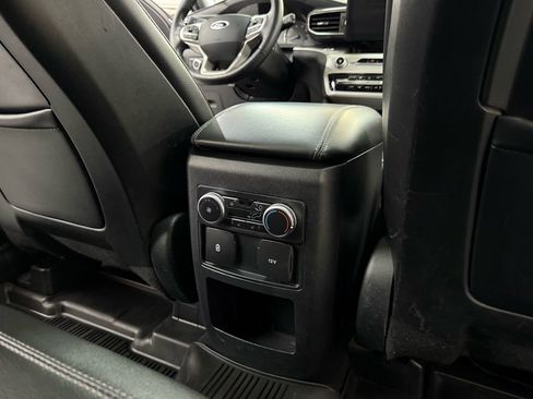 Used 2020 Ford Explorer XLT w/ Equipment Group 202A image 28