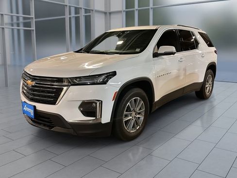 Used 2023 Chevrolet Traverse LT image 7