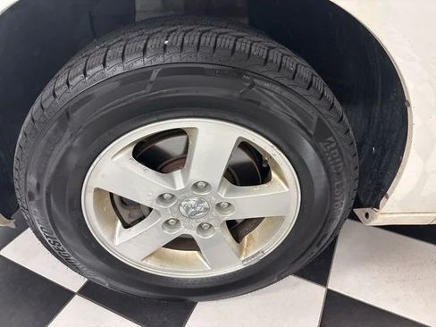 Used 2010 Dodge Grand Caravan SXT FWD image 5