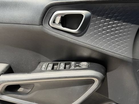 Used 2020 Kia Soul S FWD image 26