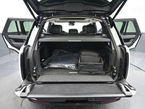 New 2025 Land Rover Range Rover SE image 16