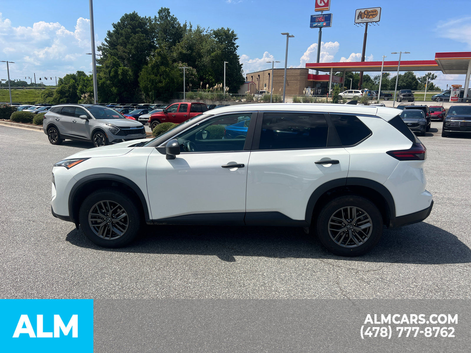 Used 2024 Nissan Rogue S FWD image 9