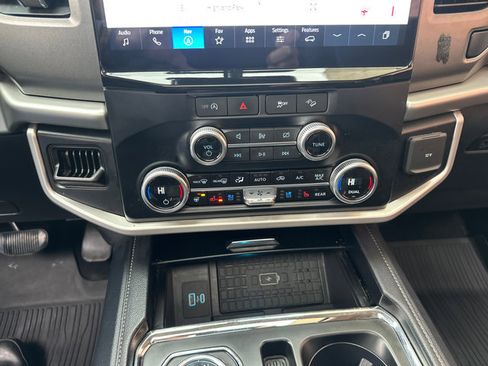 Used 2024 Ford Expedition Max XLT image 22