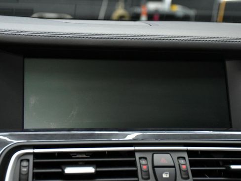 Used 2010 BMW 750Li xDrive image 23