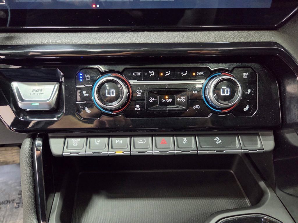 Used 2024 GMC Sierra 2500 AT4 w/ Technology Package AWD/4WD image 37