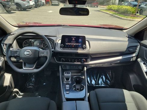 Used 2025 Nissan Rogue S FWD image 9