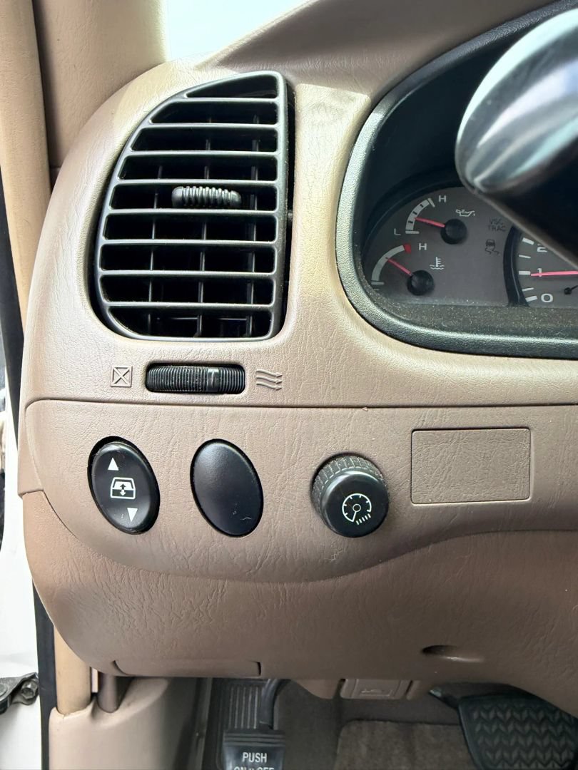 Used 2004 Toyota Sequoia SR5 RWD image 29