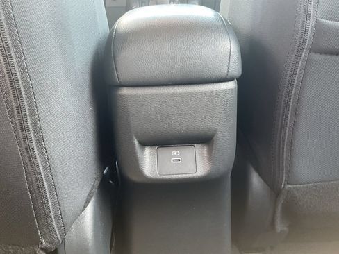 Used 2025 Nissan Versa SV FWD image 10