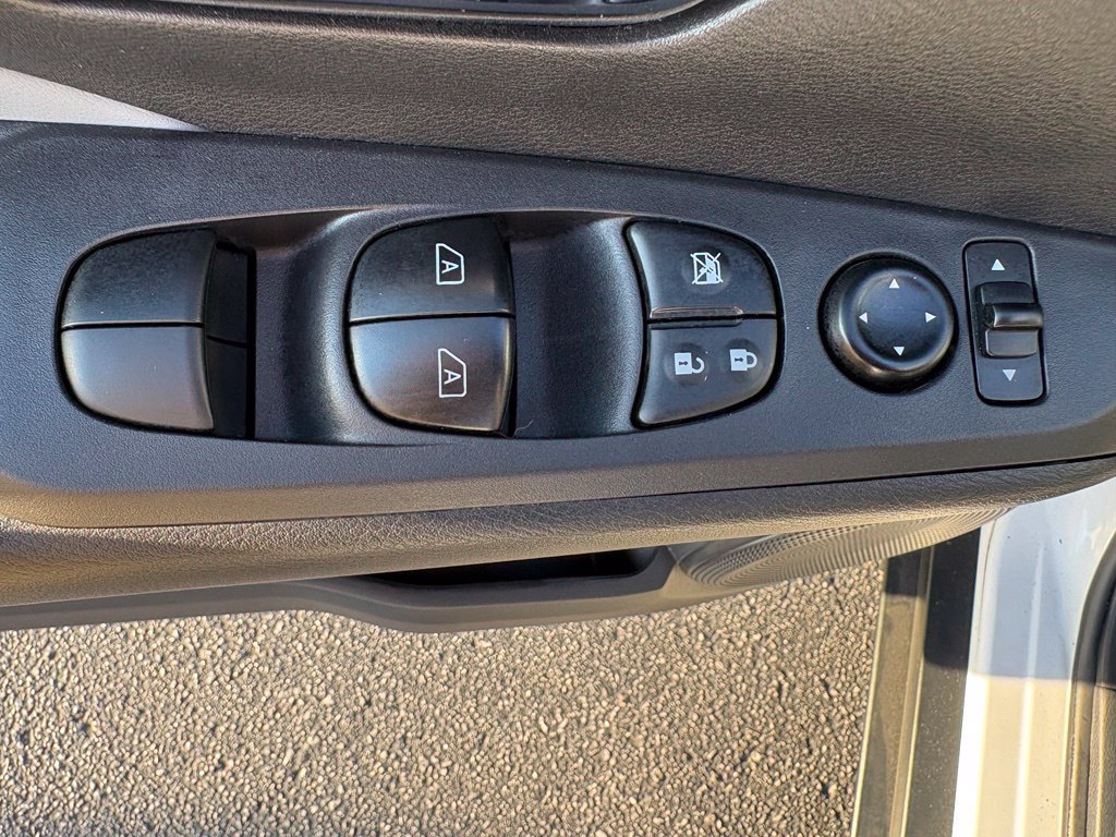 Used 2023 Nissan Kicks SR w/ SR Premium Package FWD image 27