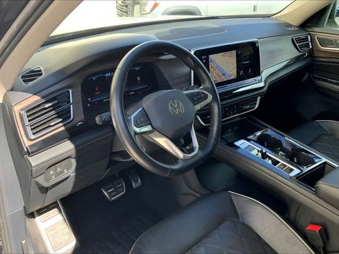 Used 2024 Volkswagen Atlas SEL Premium R-Line image 3
