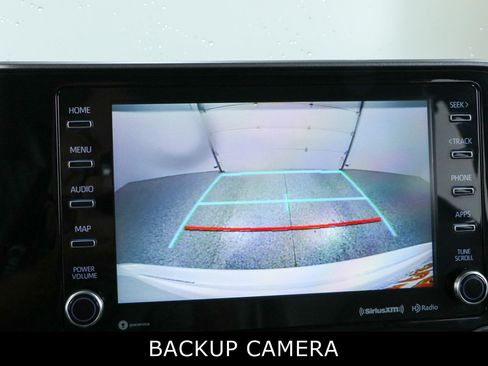 Used 2021 Toyota Highlander XLE FWD image 18