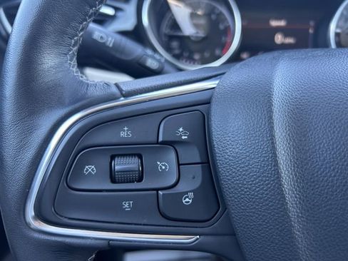Used 2022 Buick Encore GX Essence w/ Experience Buick Package FWD image 17