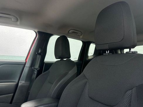 Used 2021 Jeep Cherokee Latitude Plus image 17