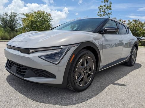 New 2025 Kia EV6 Light RWD image 9