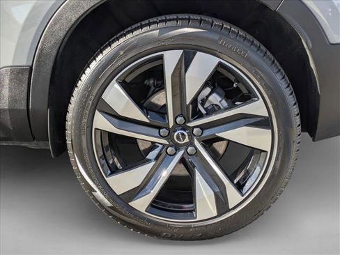 Used 2025 Volvo XC40 B5 Plus w/ Climate Package image 25