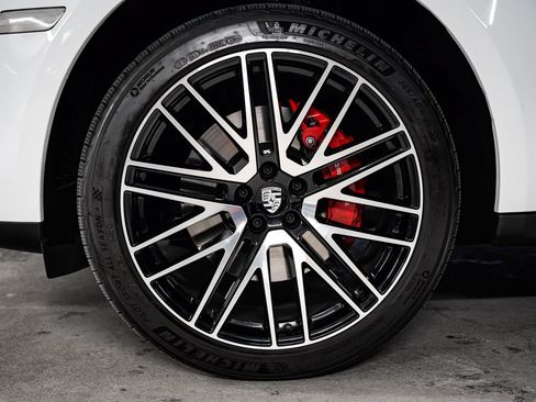Used 2024 Porsche Macan S AWD/4WD image 53