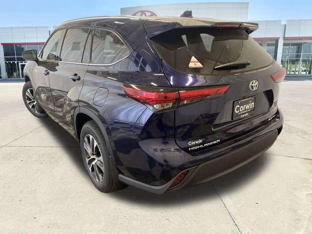 Used 2021 Toyota Highlander XLE AWD/4WD image 39
