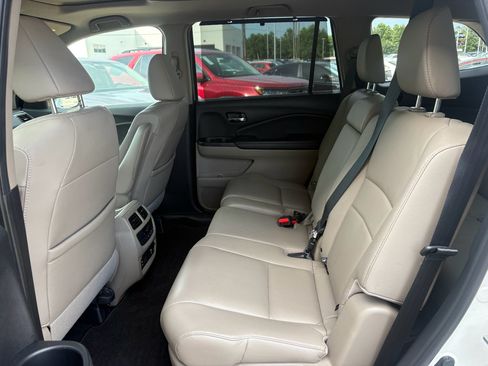 Certified 2018 Honda Pilot Touring image 29