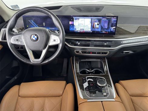 Used 2023 BMW X7 xDrive40i w/ Parking Assistance Package image 5