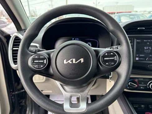 Used 2023 Kia Soul LX image 17