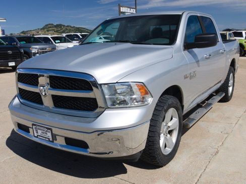 Used 2016 RAM 1500 Classic SLT w/ SLT Plus D←cor Group AWD/4WD image 2
