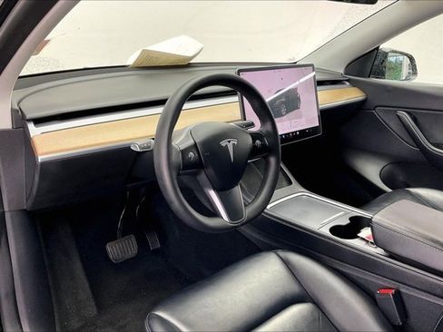Used 2022 Tesla Model Y Long Range image 14
