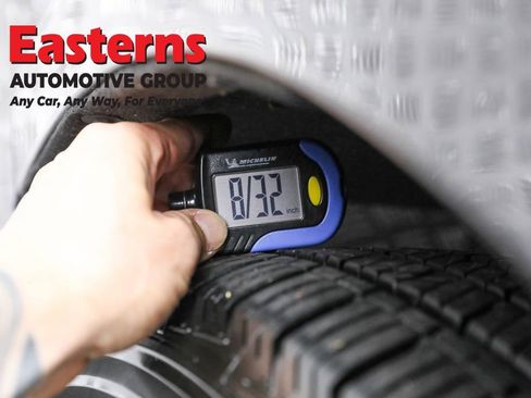 Used 2023 Chrysler Pacifica Touring-L FWD image 31