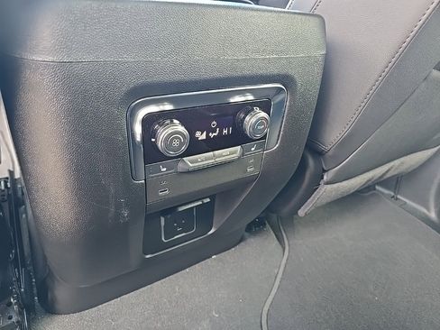 Used 2025 GMC Yukon Elevation image 11