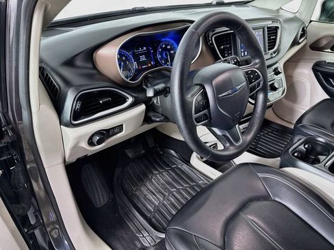 Used 2020 Chrysler Voyager Lxi FWD image 9