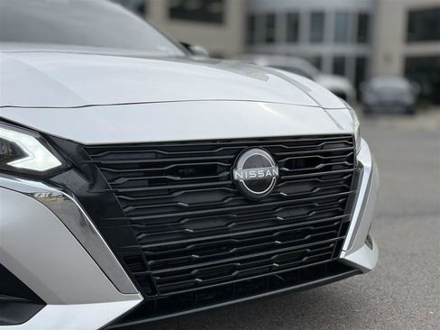 Used 2023 Nissan Altima 2.5 SV image 11