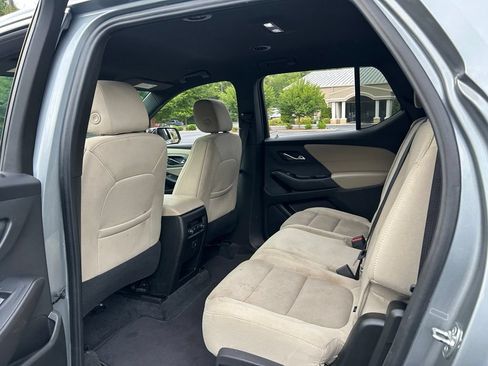 Used 2023 Chevrolet Traverse LS FWD image 38