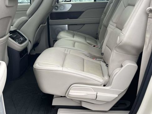 Used 2018 Lincoln Navigator L Reserve w/ Technology Package AWD/4WD image 16