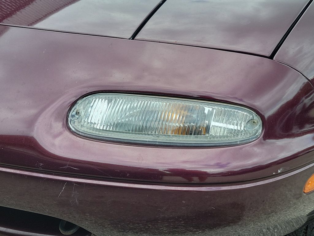 Used 1995 MAZDA MX-5 Miata RWD image 2