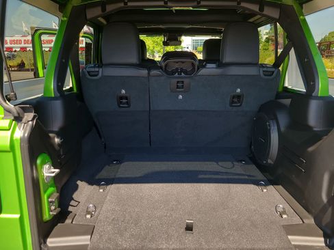 New 2025 Jeep Wrangler Unlimited Rubicon 392 image 27