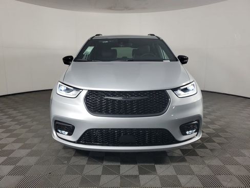 New 2026 Chrysler Pacifica Limited image 9