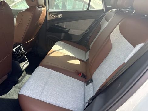 Used 2023 Volkswagen ID.4 Pro image 8