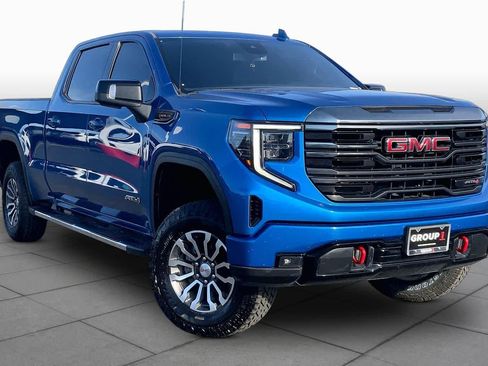 Used 2022 GMC Sierra 1500 AT4 w/ AT4 Preferred Package AWD/4WD image 3