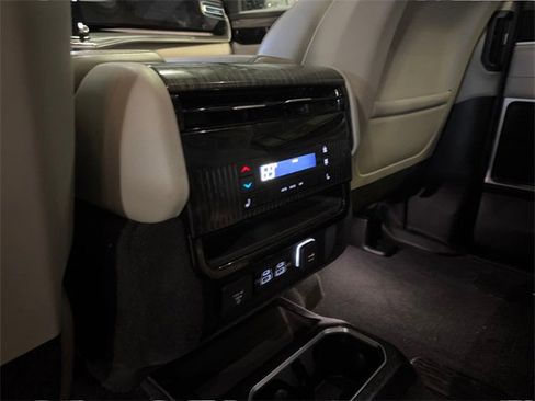 Used 2022 Jeep Wagoneer Series III w/ Premium Group I image 30