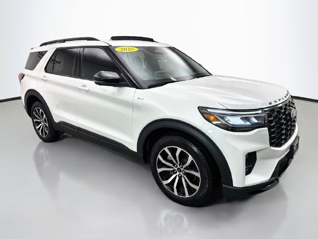 Used 2025 Ford Explorer ST-Line AWD/4WD image 1