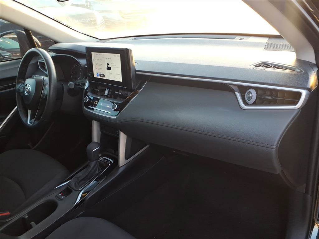 Used 2025 Toyota Corolla Cross LE FWD image 16