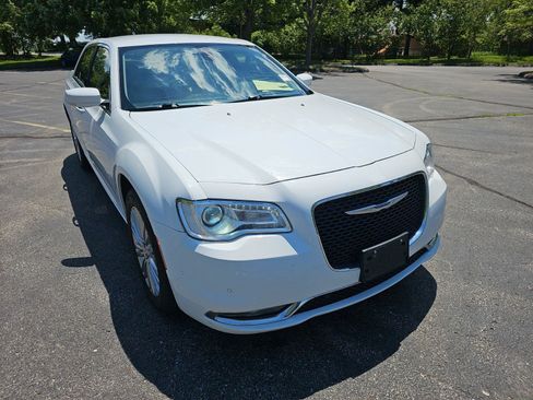 Used 2021 Chrysler 300 Touring L AWD/4WD image 8