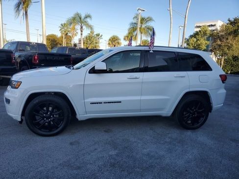 Used 2019 Jeep Grand Cherokee Altitude image 4