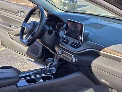 Used 2024 Nissan Altima 2.5 SV image 23