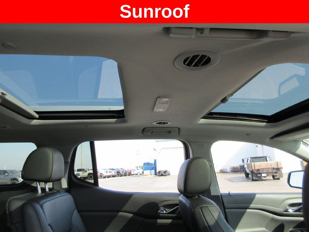 Certified 2022 GMC Acadia SLT w/ Preferred Package FWD image 16