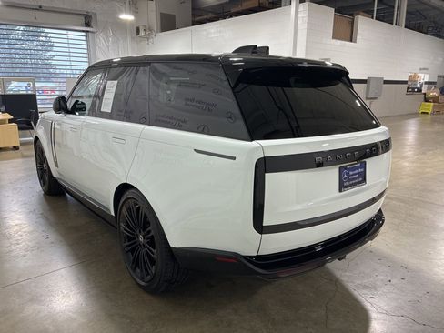 Used 2025 Land Rover Range Rover SE AWD/4WD image 4