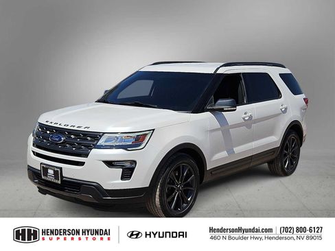 Used 2018 Ford Explorer XLT w/ Equipment Group 202A FWD image 4