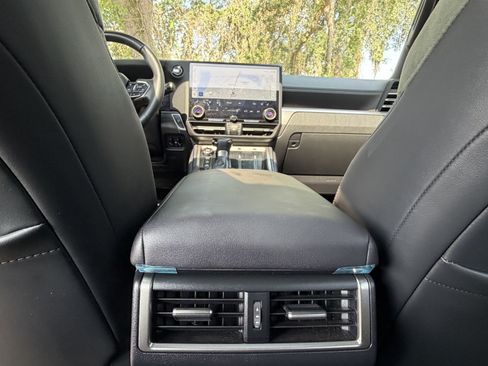 Used 2025 Lexus GX 550 AWD/4WD image 38