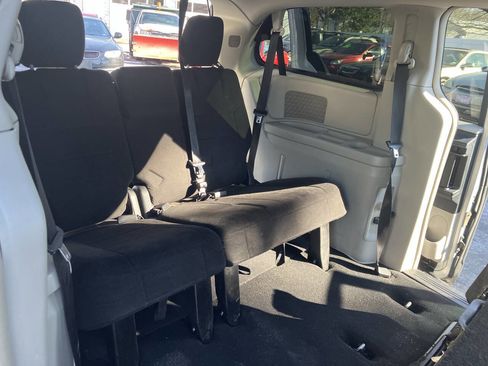 Used 2011 Chrysler Town & Country Touring image 26